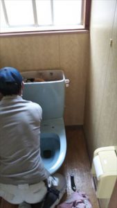 トイレ交換工事換気扇取り付け