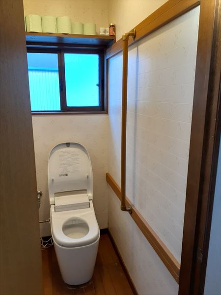 トイレ交換　アラウーノS160　TOTO手摺I型フラットタイプ　後付け補強板あり