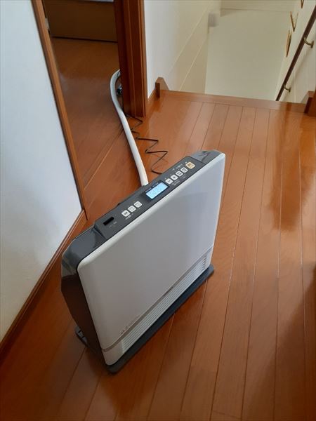 温水ルームヒーター　コロナ　暖DAYBOY　室内機コンパクトタイプCRH-400ES　温水チューブ2m