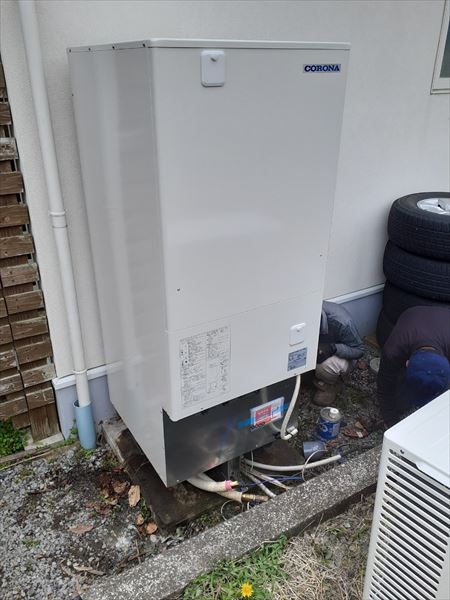 エコキュート　施工中