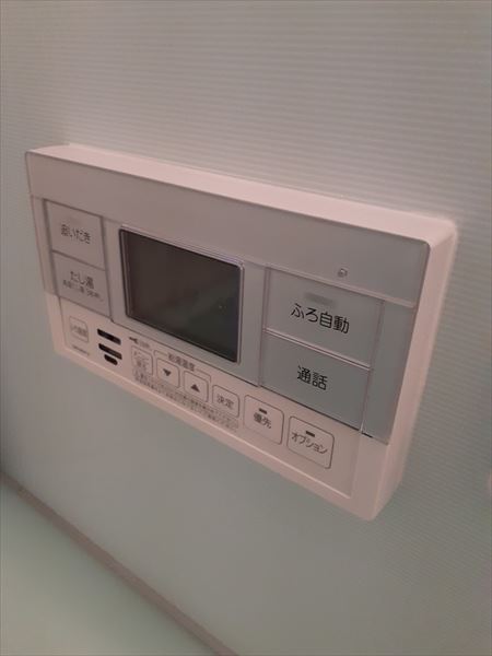 エコキュート　施工中　コロナ　リモコン