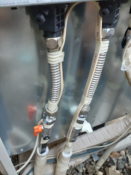 エコキュート　施工中