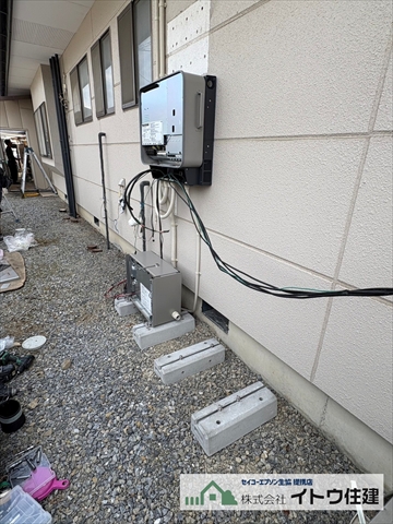 塩尻市　蓄電池設置工事　蓄電池設置中